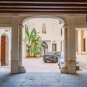 Residenza Corte Carnesali - Italian Homing Apartment